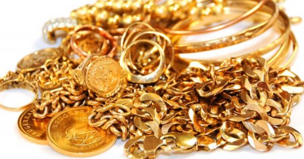 Gold drops in price
