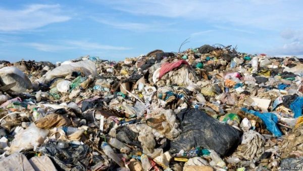 Sri Lanka sends back 21 containers of garbage to the UK