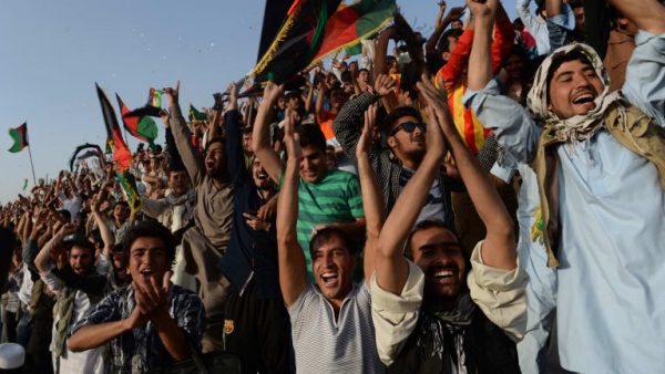 Afghanistan: Football fans call for peace amid Taliban offensive
