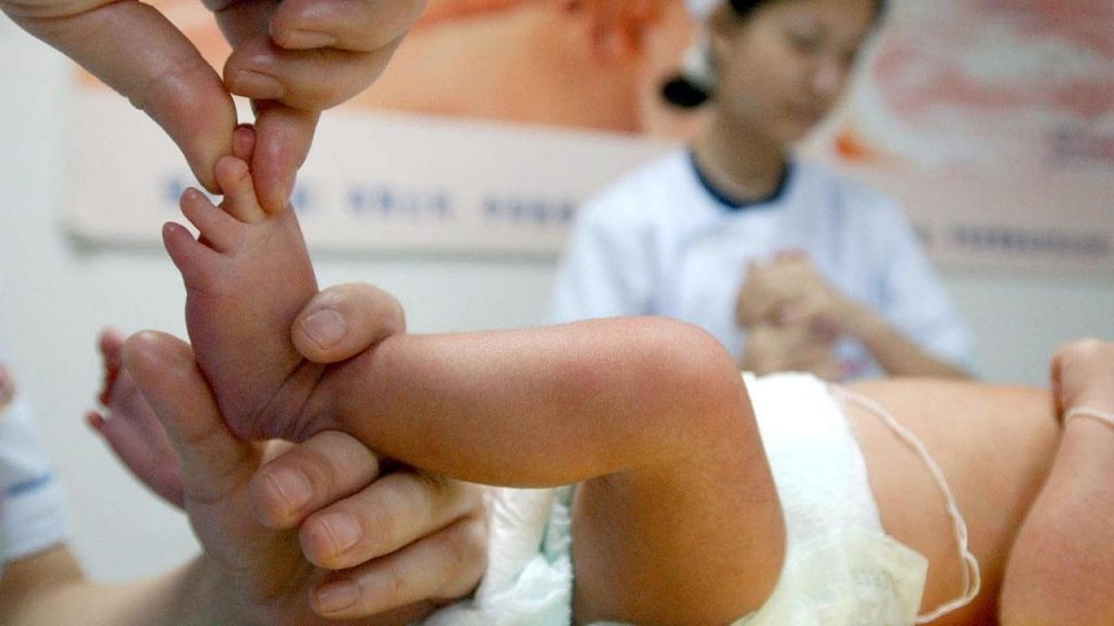 After the 16th childbirth, both mother and infant die