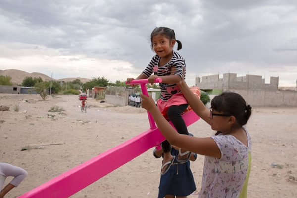 “Teeter-Totter Wall” receives the “Design of the Year award”