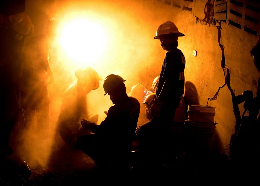 Trapped miners in China receive medical and food supplies