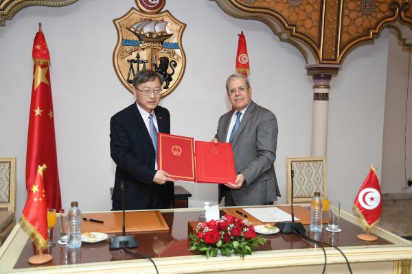 China and Tunisia sign economic and technical co-operation agreement