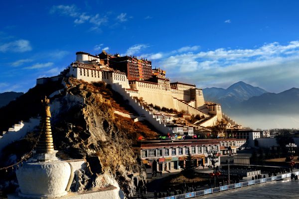 Kathmandu receives “Ventilators” from Lhasa