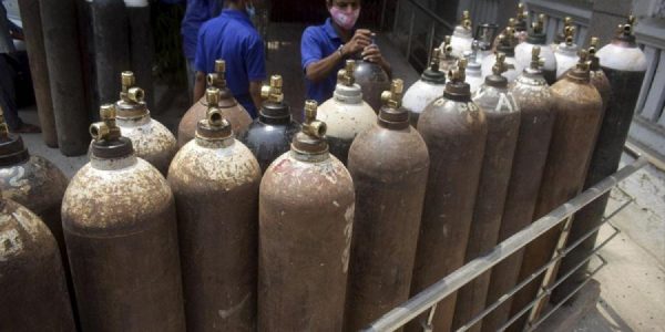 Government prepares to import 20,000 oxygen cylinders from China