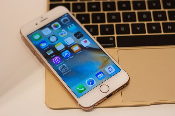 Apple warns of security flaw for iPhones, iPads and Macs