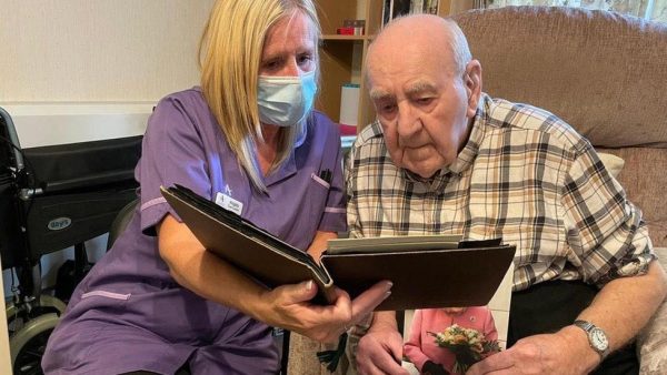 101-year-old UK man receives 700 birthday cards from strangers