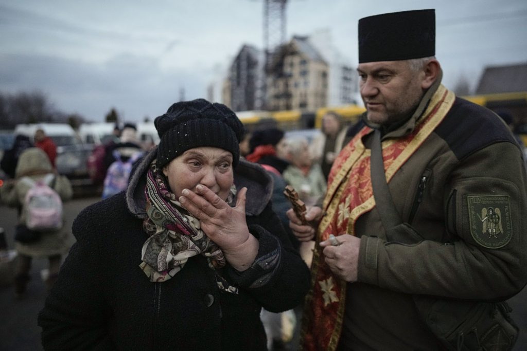 Russian airstrike hits Ukrainian maternity hospital wounding 17