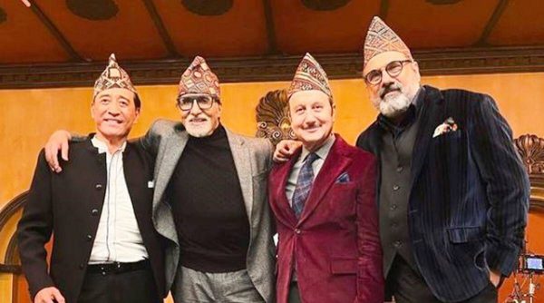 ‘Uunchai’ star Boman Irani shares picture with co-stars, dons dhaka topi