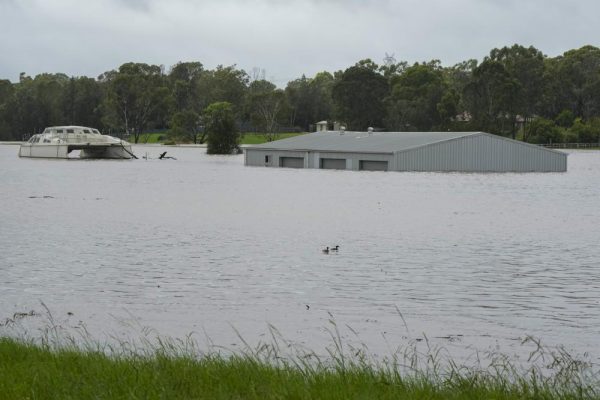 Sydney and surrounding areas on flood alert as rain lashes out