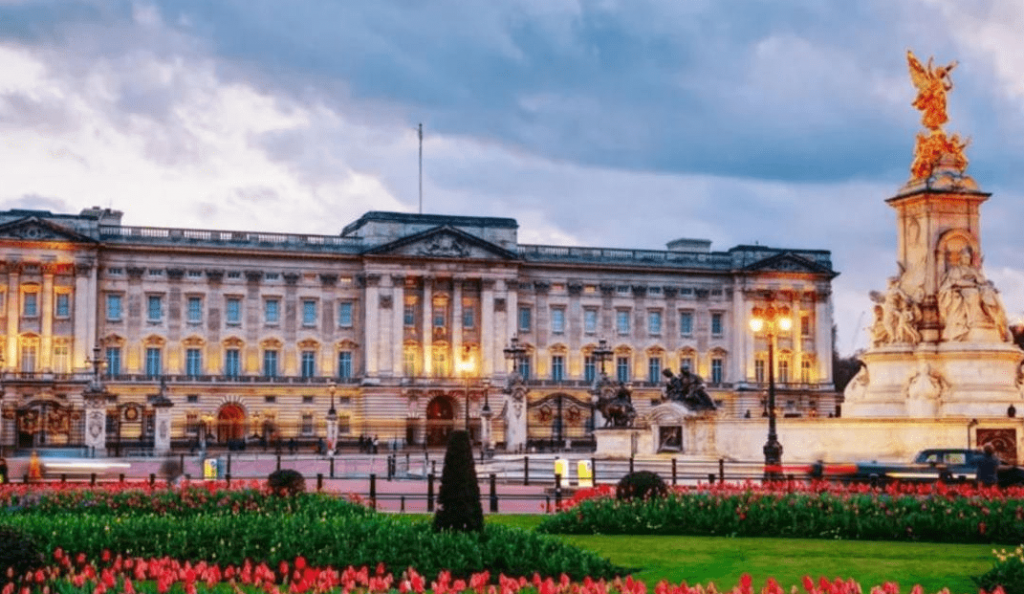 Buckingham Palace could be rented out for 1.6 billion dollars a year: new study