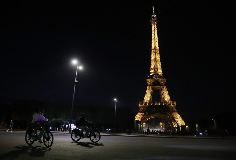 Monuments in Paris to be switched off to save energy