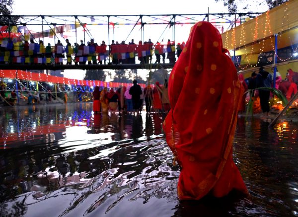 Chhath Parva: Devotees offer “Argha” to rising sun