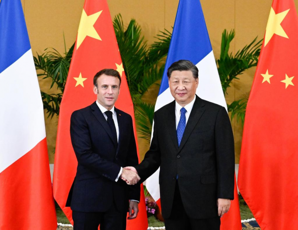 Chinese President Xi meets French President Macron