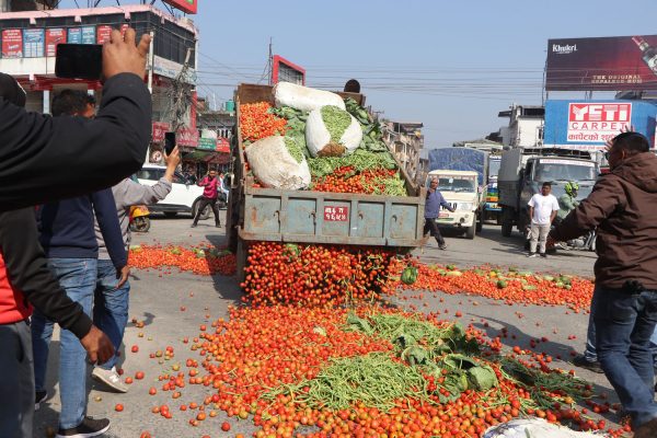 Chitwan farmers demand fair price for their produce; Urge government to limit vegetable import from India