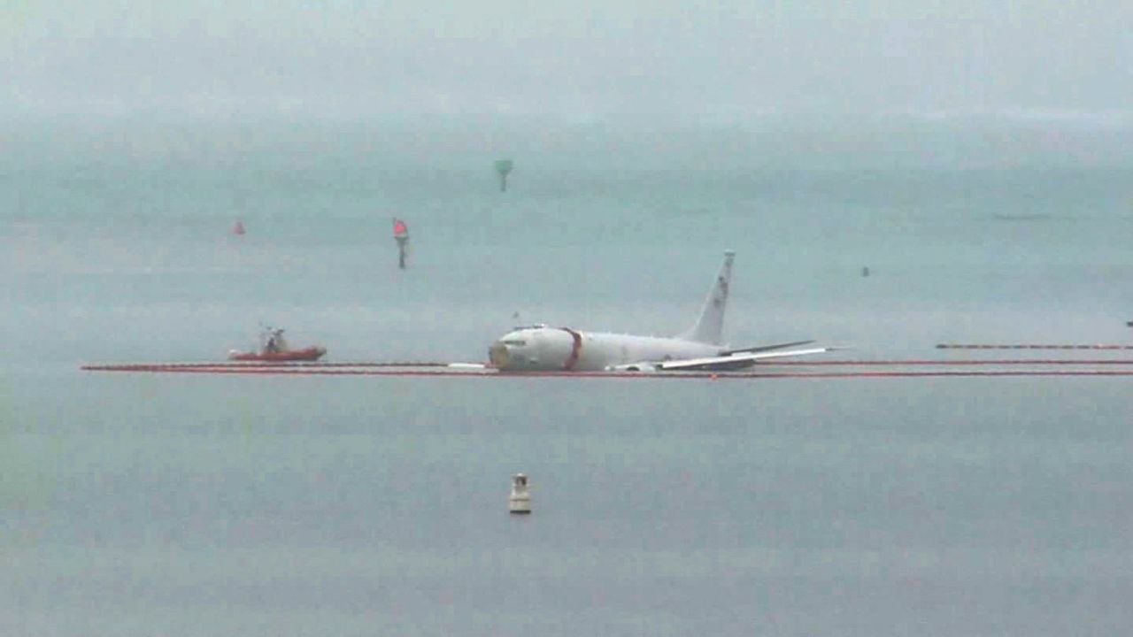 US Navy Aircraft Crashes into Kaneohe Bay: All Crew Members Safe - DCnepal