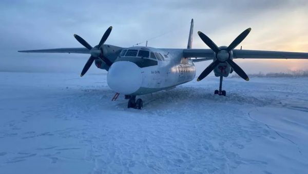 Plane Carrying 30 Passengers Lands Safely in Frozen River in Russia’s Far East