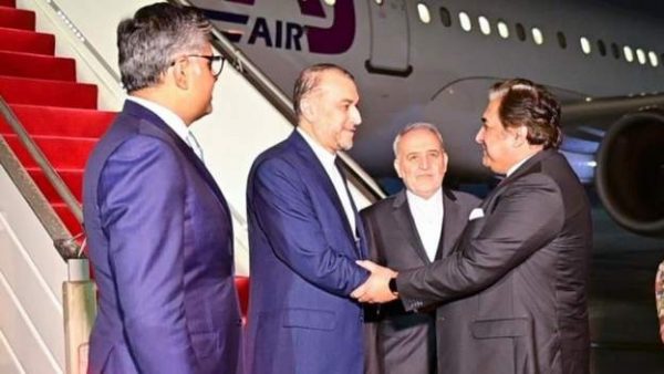Iranian Foreign Minister Visits Pakistan Amid Border Tensions