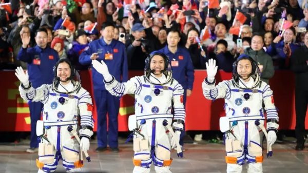 China’s Shenzhou-19 Spacecraft Reaches Tiangong Station with Three Astronauts