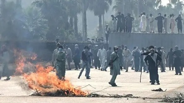 Nationwide PTI Protests in Pakistan Lead to Clashes, Roadblocks, and Arrests