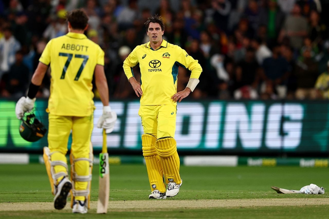 Australia Takes Lead in ODI Series, Defeats Pakistan by 2 Wickets