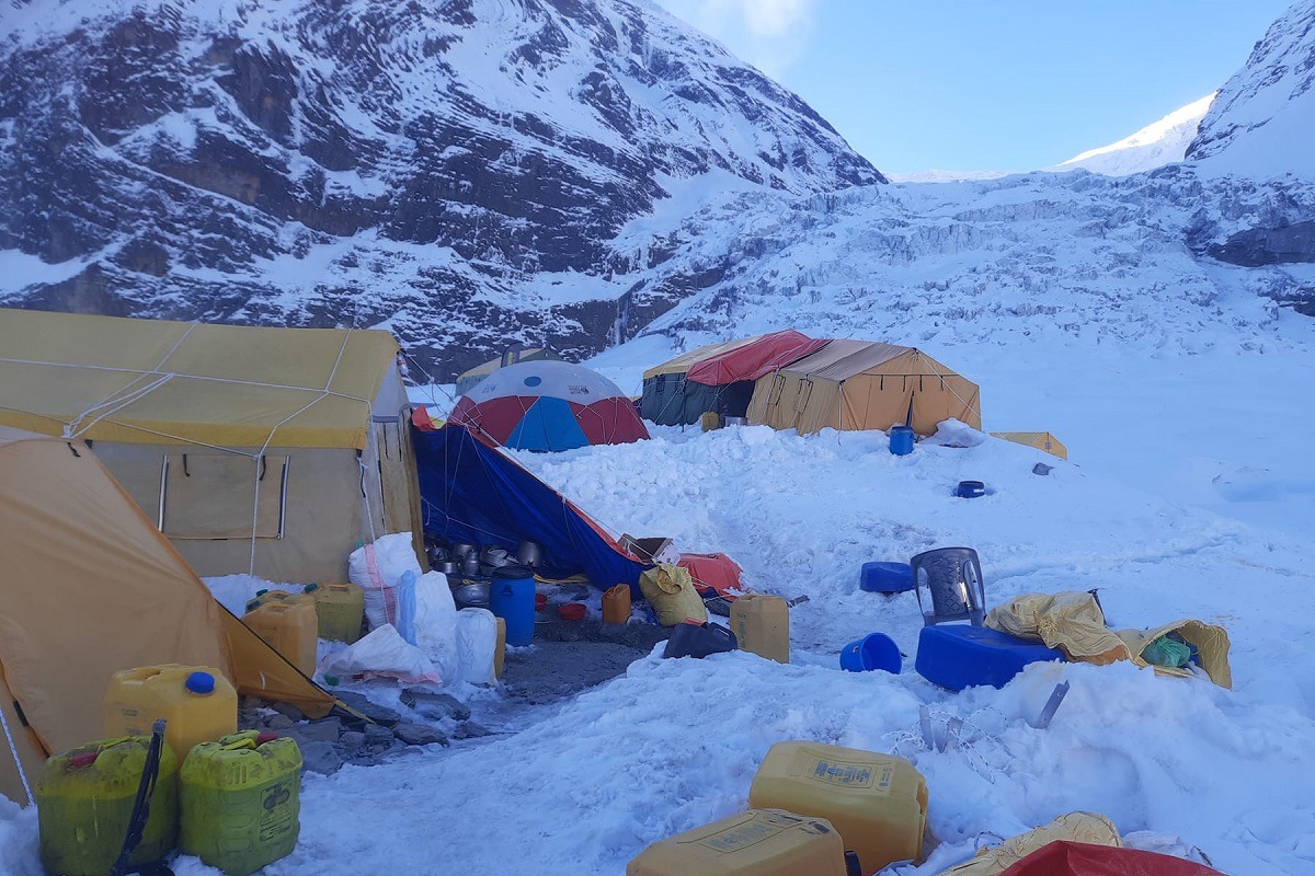 1,294 Climbers Secure Permits for Autumn Mountain Expeditions