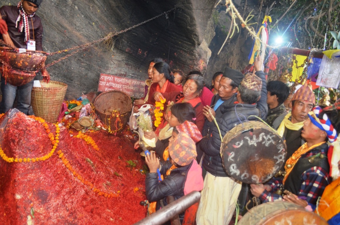 Over 50,000 Devotees Offer Prayers at Dupcheshwor Mahadev Temple on Dhanya Purnima