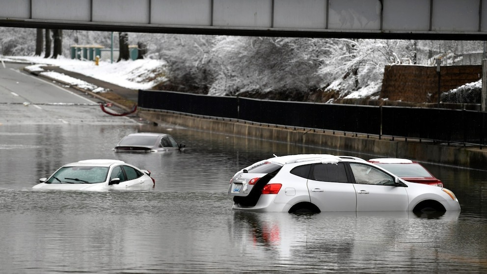 Severe Flooding Hits Six US States, Polar Vortex Worsens Conditions