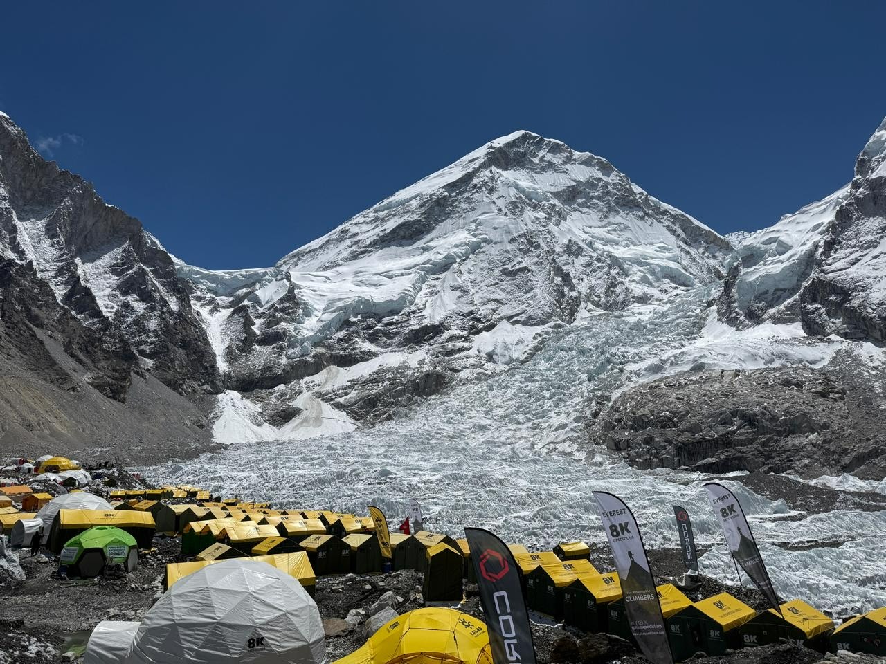 Adverse Weather Halts Everest and Kanchanjanga Climbs; Climbers Await Clear Conditions