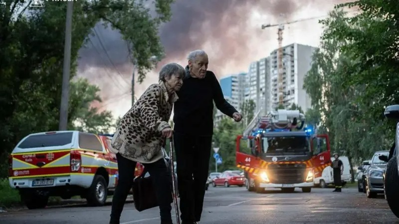 Russia Strikes Kyiv Overnight as Trump-Putin Call Fails to Yield Progress