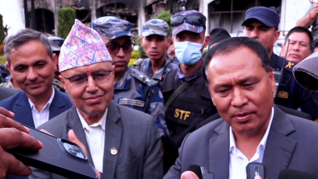 Three ministers inspect damaged parliament building, call for joint reconstruction