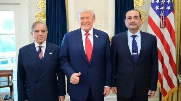 Trump Hosts Pakistani Leaders at White House Amid Calls for Investment & Peace