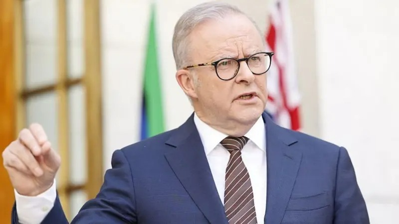 Australia to Review Security Agencies After Deadly Bondi Beach Attack